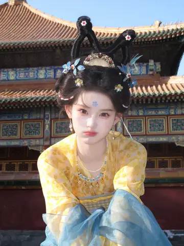 Tiểu Thái Hậu Có 137 Tấm Kim Bài Miễn Tử