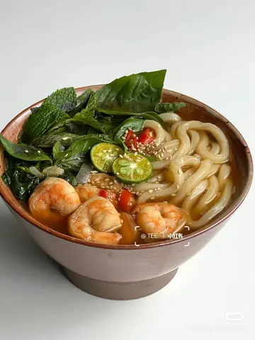 Tôi Nhìn Thấy Bình Luận Bay