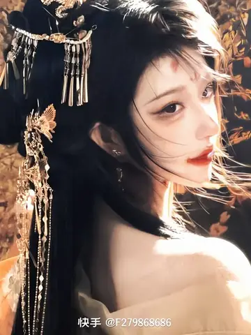 Tuyết Nở Cung Vàng